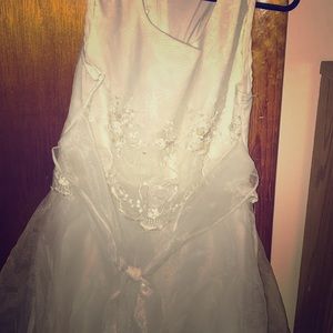 Child size 8 wedding dress good condition.